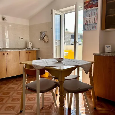 Tatjana Apartment Pag Town